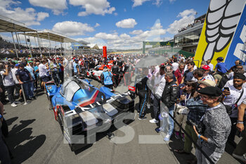 2022-06-11 - 36 NEGRAO André (bra), LAPIERRE Nicolas (fra), VAXIVIERE Matthieu (fra), Alpine Elf Team, Alpine A480 - Gibson, starting grid, grille de depart, during the 2022 24 Hours of Le Mans, 3rd round of the 2022 FIA World Endurance Championship, on the Circuit de la Sarthe, from June 11 to 12, 2022 in Le Mans, France - 24 HEURES DU MANS 2022 - PART 1 - ENDURANCE - MOTORS