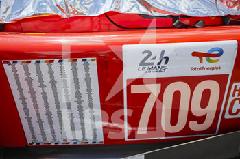 2022-06-11 - 709 BRISCOE Ryan (aus), WESTBROOK Richard (gbr), MAILLEUX Franck (fra), Glickenhaus Racing, Glickenhaus 007 LMH, starting grid, grille de depart with all partners during the 2022 24 Hours of Le Mans, 3rd round of the 2022 FIA World Endurance Championship, on the Circuit de la Sarthe, from June 11 to 12, 2022 in Le Mans, France - 24 HEURES DU MANS 2022 - PART 1 - ENDURANCE - MOTORS