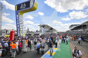 2022-06-11 - Starting grid, grille de depart, during the 2022 24 Hours of Le Mans, 3rd round of the 2022 FIA World Endurance Championship, on the Circuit de la Sarthe, from June 11 to 12, 2022 in Le Mans, France - 24 HEURES DU MANS 2022 - PART 1 - ENDURANCE - MOTORS