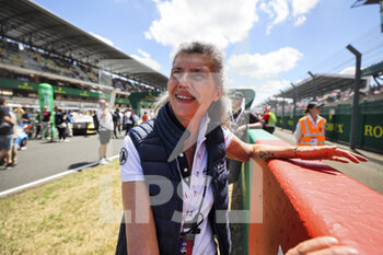 2022-06-11 - VATTEONI Catherine, press WEC manager, portrait during the 2022 24 Hours of Le Mans, 3rd round of the 2022 FIA World Endurance Championship, on the Circuit de la Sarthe, from June 11 to 12, 2022 in Le Mans, France - 24 HEURES DU MANS 2022 - PART 1 - ENDURANCE - MOTORS