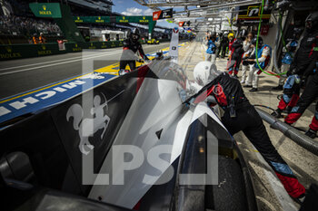 2022-06-11 - 13 DE VRIES Nyck (ned), BECHE Mathias (swi), VAN DER HELM Tijmen (nld), TDS Racing x Vaillante, Oreca 07 - Gibson, action, pit stop during the 2022 24 Hours of Le Mans, 3rd round of the 2022 FIA World Endurance Championship, on the Circuit de la Sarthe, from June 11 to 12, 2022 in Le Mans, France - 24 HEURES DU MANS 2022 - PART 1 - ENDURANCE - MOTORS