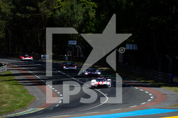 2022-06-11 - 08 BUEMI Sébastien (swi), HARTLEY Brendon (nzl), HIRAKAWA Ryo (jpn), Toyota Gazoo Racing, Toyota GR010 - Hybrid, action during the 2022 24 Hours of Le Mans, 3rd round of the 2022 FIA World Endurance Championship, on the Circuit de la Sarthe, from June 11 to 12, 2022 in Le Mans, France - 24 HEURES DU MANS 2022 - PART 1 - ENDURANCE - MOTORS