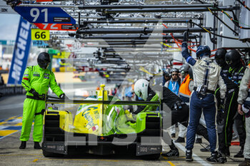 2022-06-11 - 34 SMIECHOWSKI Jakub (pol), BRUNDLE Alex (gbr), GUTIERREZ Esteban (mex), Inter Europol Competition, Oreca 07 - Gibson, action, pit stop during the 2022 24 Hours of Le Mans, 3rd round of the 2022 FIA World Endurance Championship, on the Circuit de la Sarthe, from June 11 to 12, 2022 in Le Mans, France - 24 HEURES DU MANS 2022 - PART 1 - ENDURANCE - MOTORS