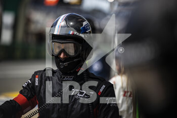 2022-06-11 - TDS Racing x Vaillante, Oreca 07 - Gibson, mechanic, mecanicien during the 2022 24 Hours of Le Mans, 3rd round of the 2022 FIA World Endurance Championship, on the Circuit de la Sarthe, from June 11 to 12, 2022 in Le Mans, France - 24 HEURES DU MANS 2022 - PART 1 - ENDURANCE - MOTORS