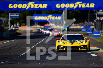 2022-06-11 - 64 MILNER Tommy (usa), TANDY Nick (gbr), SIMS Alexander (ger), Corvette Racing, Chevrolet Corvette C8.R, action during the 2022 24 Hours of Le Mans, 3rd round of the 2022 FIA World Endurance Championship, on the Circuit de la Sarthe, from June 11 to 12, 2022 in Le Mans, France - 24 HEURES DU MANS 2022 - PART 1 - ENDURANCE - MOTORS
