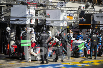 2022-06-11 - 01 WADOUX Lilou (fra), OGIER Sébastien (fra), MILESI Charles (fra), Richard Mille Racing Team, Oreca 07 - Gibson, action, pit stop during the 2022 24 Hours of Le Mans, 3rd round of the 2022 FIA World Endurance Championship, on the Circuit de la Sarthe, from June 11 to 12, 2022 in Le Mans, France - 24 HEURES DU MANS 2022 - PART 1 - ENDURANCE - MOTORS