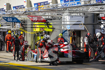 2022-06-11 - 35 LAHAYE Jean-Baptiste (fra), LAHAYE Matthieu (fra), HERIAU Francois (fra), Ultimate, Oreca 07 - Gibson, action, pit stop during the 2022 24 Hours of Le Mans, 3rd round of the 2022 FIA World Endurance Championship, on the Circuit de la Sarthe, from June 11 to 12, 2022 in Le Mans, France - 24 HEURES DU MANS 2022 - PART 1 - ENDURANCE - MOTORS