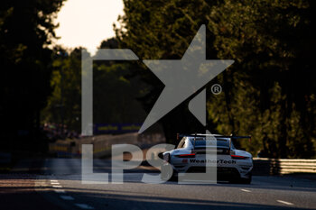2022-06-11 - 79 MAC NEIL Cooper (usa), ANDLAUER Julien (fra), GIRAUDI Gianluca (ita), Weather Tech Racing, Porsche 911 RSR - 19, action during the 2022 24 Hours of Le Mans, 3rd round of the 2022 FIA World Endurance Championship, on the Circuit de la Sarthe, from June 11 to 12, 2022 in Le Mans, France - 24 HEURES DU MANS 2022 - PART 1 - ENDURANCE - MOTORS