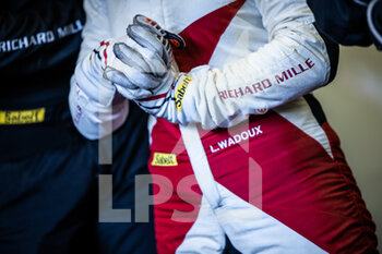 2022-06-11 - WADOUX Lilou (fra), Richard Mille Racing Team, Oreca 07 - Gibson, portrait pitlane, during the 2022 24 Hours of Le Mans, 3rd round of the 2022 FIA World Endurance Championship, on the Circuit de la Sarthe, from June 11 to 12, 2022 in Le Mans, France - 24 HEURES DU MANS 2022 - PART 1 - ENDURANCE - MOTORS