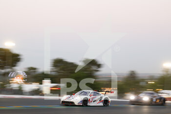 2022-06-12 - 79 MAC NEIL Cooper (usa), ANDLAUER Julien (fra), GIRAUDI Gianluca (ita), Weather Tech Racing, Porsche 911 RSR - 19, action during the 2022 24 Hours of Le Mans, 3rd round of the 2022 FIA World Endurance Championship, on the Circuit de la Sarthe, from June 11 to 12, 2022 in Le Mans, France - Photo: Frederic Le Floc’h / DPPI - 24 HEURES DU MANS 2022 - PART 2 - ENDURANCE - MOTORS