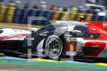 2022-06-12 - 08 BUEMI Sébastien (swi), HARTLEY Brendon (nzl), HIRAKAWA Ryo (jpn), Toyota Gazoo Racing, Toyota GR010 - Hybrid, action during the 2022 24 Hours of Le Mans, 3rd round of the 2022 FIA World Endurance Championship, on the Circuit de la Sarthe, from June 11 to 12, 2022 in Le Mans, France - Photo: Frederic Le Floc’h / DPPI - 24 HEURES DU MANS 2022 - PART 2 - ENDURANCE - MOTORS