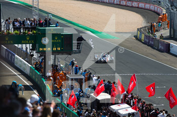 2022-06-12 - 83 PERRODO Francois (fra), NIELSEN Nicklas (dnl), ROVERA Alessio (ita), AF Corse, Oreca 07 - Gibson, finish line, arrivee, during the 2022 24 Hours of Le Mans, 3rd round of the 2022 FIA World Endurance Championship, on the Circuit de la Sarthe, from June 11 to 12, 2022 in Le Mans, France - 24 HEURES DU MANS 2022 - PART 2 - ENDURANCE - MOTORS