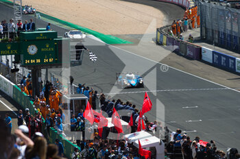 2022-06-12 - 36 NEGRAO André (bra), LAPIERRE Nicolas (fra), VAXIVIERE Matthieu (fra), Alpine Elf Team, Alpine A480 - Gibson, finish line, arrivee, during the 2022 24 Hours of Le Mans, 3rd round of the 2022 FIA World Endurance Championship, on the Circuit de la Sarthe, from June 11 to 12, 2022 in Le Mans, France - 24 HEURES DU MANS 2022 - PART 2 - ENDURANCE - MOTORS