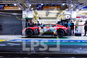 2022-06-12 - 33 KEATING Ben (usa), CHAVES Henrique (prt), SORENSEN Marco (dnk), TF Sport, Aston Martin Vantage AMR, pitlane, during the 2022 24 Hours of Le Mans, 3rd round of the 2022 FIA World Endurance Championship, on the Circuit de la Sarthe, from June 11 to 12, 2022 in Le Mans, France - 24 HEURES DU MANS 2022 - PART 2 - ENDURANCE - MOTORS