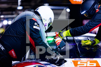 2022-06-12 - 56 IRIBE Brendan (usa), MILLROY Ollie (gbr), BARNICOAT Ben (gbr), Team Project 1, Porsche 911 RSR - 19, mechanic, mecanicien during the 2022 24 Hours of Le Mans, 3rd round of the 2022 FIA World Endurance Championship, on the Circuit de la Sarthe, from June 11 to 12, 2022 in Le Mans, France - 24 HEURES DU MANS 2022 - PART 2 - ENDURANCE - MOTORS