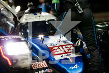 2022-06-12 - 36 NEGRAO André (bra), LAPIERRE Nicolas (fra), VAXIVIERE Matthieu (fra), Alpine Elf Team, Alpine A480 - Gibson, pitlane ambiance during the 2022 24 Hours of Le Mans, 3rd round of the 2022 FIA World Endurance Championship, on the Circuit de la Sarthe, from June 11 to 12, 2022 in Le Mans, France - 24 HEURES DU MANS 2022 - PART 2 - ENDURANCE - MOTORS