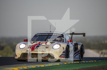 2022-06-12 - 79 MAC NEIL Cooper (usa), ANDLAUER Julien (fra), GIRAUDI Gianluca (ita), Weather Tech Racing, Porsche 911 RSR - 19, action during the 2022 24 Hours of Le Mans, 3rd round of the 2022 FIA World Endurance Championship, on the Circuit de la Sarthe, from June 11 to 12, 2022 in Le Mans, France - 24 HEURES DU MANS 2022 - PART 2 - ENDURANCE - MOTORS