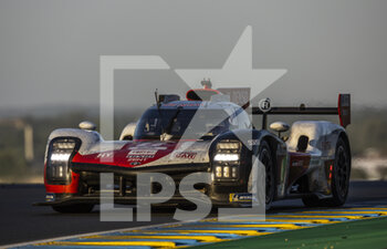 2022-06-12 - 08 BUEMI Sébastien (swi), HARTLEY Brendon (nzl), HIRAKAWA Ryo (jpn), Toyota Gazoo Racing, Toyota GR010 - Hybrid, action during the 2022 24 Hours of Le Mans, 3rd round of the 2022 FIA World Endurance Championship, on the Circuit de la Sarthe, from June 11 to 12, 2022 in Le Mans, France - 24 HEURES DU MANS 2022 - PART 2 - ENDURANCE - MOTORS