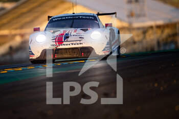 2022-06-12 - 79 MAC NEIL Cooper (usa), ANDLAUER Julien (fra), GIRAUDI Gianluca (ita), Weather Tech Racing, Porsche 911 RSR - 19, action during the 2022 24 Hours of Le Mans, 3rd round of the 2022 FIA World Endurance Championship, on the Circuit de la Sarthe, from June 11 to 12, 2022 in Le Mans, France - 24 HEURES DU MANS 2022 - PART 2 - ENDURANCE - MOTORS