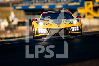 2022-06-12 - 63 GARCIA Antonio (spa), TAYLOR Jordan (usa), CATSBURG Nicky (nld), Corvette Racing, Chevrolet Corvette C8.R, action during the 2022 24 Hours of Le Mans, 3rd round of the 2022 FIA World Endurance Championship, on the Circuit de la Sarthe, from June 11 to 12, 2022 in Le Mans, France - 24 HEURES DU MANS 2022 - PART 2 - ENDURANCE - MOTORS