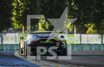 2022-06-12 - 98 DALLA LANA Paul (can), PITTARD David (gbr), THIIM Nicki (dnk), Northwest AMR, Aston Martin Vantage AMR, action during the 2022 24 Hours of Le Mans, 3rd round of the 2022 FIA World Endurance Championship, on the Circuit de la Sarthe, from June 11 to 12, 2022 in Le Mans, France - 24 HEURES DU MANS 2022 - PART 2 - ENDURANCE - MOTORS