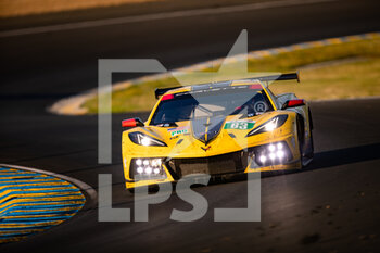 2022-06-12 - 63 GARCIA Antonio (spa), TAYLOR Jordan (usa), CATSBURG Nicky (nld), Corvette Racing, Chevrolet Corvette C8.R, action during the 2022 24 Hours of Le Mans, 3rd round of the 2022 FIA World Endurance Championship, on the Circuit de la Sarthe, from June 11 to 12, 2022 in Le Mans, France - 24 HEURES DU MANS 2022 - PART 2 - ENDURANCE - MOTORS