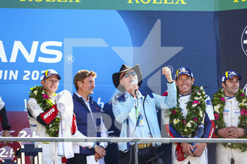 2022-06-12 - 709 BRISCOE Ryan (aus), WESTBROOK Richard (gbr), MAILLEUX Franck (fra), Glickenhaus Racing, Glickenhaus 007 LMH, portrait, podium with GLICKENHAUS Jim (usa), Owner of Glickenhaus Racing during the 2022 24 Hours of Le Mans, 3rd round of the 2022 FIA World Endurance Championship, on the Circuit de la Sarthe, from June 11 to 12, 2022 in Le Mans, France - 24 HEURES DU MANS 2022 - PART 2 - ENDURANCE - MOTORS