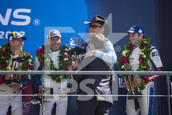 2022-06-12 - 709 BRISCOE Ryan (aus), WESTBROOK Richard (gbr), MAILLEUX Franck (fra), Glickenhaus Racing, Glickenhaus 007 LMH, portrait, podium with GLICKENHAUS Jim (usa), Owner of Glickenhaus Racing and FILLON Pierre (fra), President of ACO, portait during the 2022 24 Hours of Le Mans, 3rd round of the 2022 FIA World Endurance Championship, on the Circuit de la Sarthe, from June 11 to 12, 2022 in Le Mans, France - 24 HEURES DU MANS 2022 - PART 2 - ENDURANCE - MOTORS