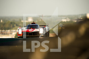 2022-06-10 - 07 CONWAY Mike (gbr), KOBAYASHI Kamui (jpn), LOPEZ Jose Maria (arg), Toyota Gazoo Racing, Toyota GR010 - Hybrid, action, during the 2022 24 Hours of Le Mans, 3rd round of the 2022 FIA World Endurance Championship, on the Circuit de la Sarthe, from June 11 to 12, 2022 in Le Mans, France - 24 HEURES DU MANS 2022 - PART 2 - ENDURANCE - MOTORS