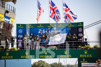 2022-06-10 - 33 KEATING Ben (usa), CHAVES Henrique (prt), SORENSEN Marco (dnk), TF Sport, Aston Martin Vantage AMR, action, 79 MAC NEIL Cooper (usa), ANDLAUER Julien (fra), GIRAUDI Gianluca (ita), Weather Tech Racing, Porsche 911 RSR - 19, action, 98 DALLA LANA Paul (can), PITTARD David (gbr), THIIM Nicki (dnk), Northwest AMR, Aston Martin Vantage AMR, action Podium during the 2022 24 Hours of Le Mans, 3rd round of the 2022 FIA World Endurance Championship, on the Circuit de la Sarthe, from June 11 to 12, 2022 in Le Mans, France - 24 HEURES DU MANS 2022 - PART 2 - ENDURANCE - MOTORS