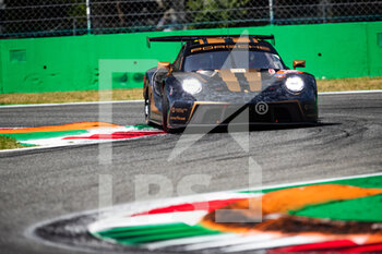 2022-06-30 - 18 HARYANTO Andrew (ind), PICARIELLO Alessio (bel), RUMP Martin (est), Absolute Racing, Porsche 911 RSR-19, action during the 4 Hours of Monza 2022, 3rd round of the 2022 European Le Mans Series on the Autodromo Nazionale di Monza from July 1 to 3, in Monza, Italy - AUTO - ELMS - 4 HOURS OF MONZA 2022 - ENDURANCE - MOTORS