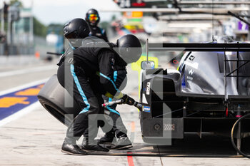 2022-06-30 - 17 BENHAM Mike (gbr), JAKOBSEN Malthe (dnk), SMITH Maurice (usa), Cool Racing, Ligier JS P320 - Nissan, mechanic, mecanicien during the 4 Hours of Monza 2022, 3rd round of the 2022 European Le Mans Series on the Autodromo Nazionale di Monza from July 1 to 3, in Monza, Italy - AUTO - ELMS - 4 HOURS OF MONZA 2022 - ENDURANCE - MOTORS