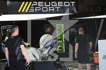 2022-07-08 - Box Peugeot 9X8 Hybrid  - 6 HOURS OF MONZA 2022 - WEC FIA WORLD ENDURANCE CHAMPIONSHIP - ENDURANCE - MOTORS