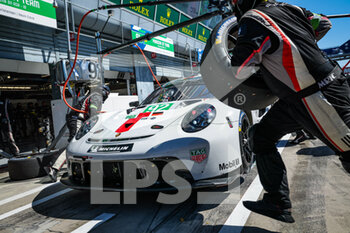 2022-07-08 - 92 CHRISTENSEN Michael (dnk), ESTRE Kevin (fra), Porsche GT Team, Porsche 911 RSR - 19, action pitstop during the 6 Hours of Monza 2022, 4th round of the 2022 FIA World Endurance Championship on the Autodromo Nazionale di Monza from July 8 to 10, 2022 in Monza, Italy - AUTO - FIA WEC - 6 HOURS OF MONZA 2022 - ENDURANCE - MOTORS