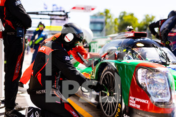 2022-07-08 - 28 RASMUSSEN Oliver (dnk), JONES Edward (gbr), ABERDEIN Jonathan (zaf), JOTA, Oreca 07 - Gibson, mechanic, mecanicien during the 6 Hours of Monza 2022, 4th round of the 2022 FIA World Endurance Championship on the Autodromo Nazionale di Monza from July 8 to 10, 2022 in Monza, Italy - AUTO - FIA WEC - 6 HOURS OF MONZA 2022 - ENDURANCE - MOTORS