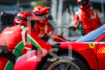 2022-07-08 - 52 MOLINA Miguel (spa), FUOCO Antonio (ita), AF Corse, Ferrari 488 GTE EVO, action pitstop during the 6 Hours of Monza 2022, 4th round of the 2022 FIA World Endurance Championship on the Autodromo Nazionale di Monza from July 8 to 10, 2022 in Monza, Italy - AUTO - FIA WEC - 6 HOURS OF MONZA 2022 - ENDURANCE - MOTORS