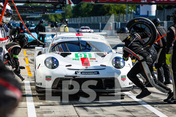 2022-07-08 - 91 BRUNI Gianmaria (ita), LIETZ Richard (aut), Porsche GT Team, Porsche 911 RSR - 19, action pitstop during the 6 Hours of Monza 2022, 4th round of the 2022 FIA World Endurance Championship on the Autodromo Nazionale di Monza from July 8 to 10, 2022 in Monza, Italy - AUTO - FIA WEC - 6 HOURS OF MONZA 2022 - ENDURANCE - MOTORS