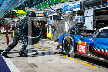 2022-07-08 - 36 NEGRAO André (bra), LAPIERRE Nicolas (fra), VAXIVIERE Matthieu (fra), Alpine Elf Team, Alpine A480 - Gibson, action pitstop during the 6 Hours of Monza 2022, 4th round of the 2022 FIA World Endurance Championship on the Autodromo Nazionale di Monza from July 8 to 10, 2022 in Monza, Italy - AUTO - FIA WEC - 6 HOURS OF MONZA 2022 - ENDURANCE - MOTORS