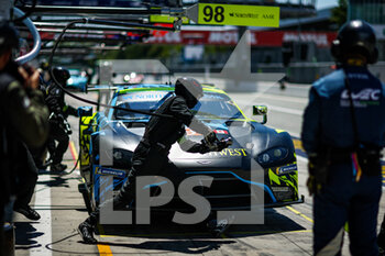 2022-07-09 - 98 DALLA LANA Paul (can), PITTARD David (gbr), THIIM Nicki (dnk), Northwest AMR, Aston Martin Vantage AMR, action pitstop during the 6 Hours of Monza 2022, 4th round of the 2022 FIA World Endurance Championship on the Autodromo Nazionale di Monza from July 8 to 10, 2022 in Monza, Italy - AUTO - FIA WEC - 6 HOURS OF MONZA 2022 - ENDURANCE - MOTORS
