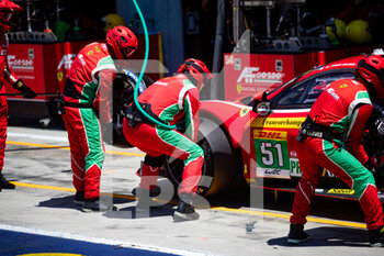 2022-07-09 - 51 PIER GUIDI Alessandro (ita), CALADO James (gbr), AF Corse, Ferrari 488 GTE EVO, mechanic, mecanicien during the 6 Hours of Monza 2022, 4th round of the 2022 FIA World Endurance Championship on the Autodromo Nazionale di Monza from July 8 to 10, 2022 in Monza, Italy - AUTO - FIA WEC - 6 HOURS OF MONZA 2022 - ENDURANCE - MOTORS