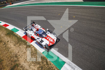 2022-07-09 - 08 BUEMI Sébastien (swi), HARTLEY Brendon (nzl), HIRAKAWA Ryo (jpn), Toyota Gazoo Racing, Toyota GR010 - Hybrid, action, during the 6 Hours of Monza 2022, 4th round of the 2022 FIA World Endurance Championship on the Autodromo Nazionale di Monza from July 8 to 10, 2022 in Monza, Italy - AUTO - FIA WEC - 6 HOURS OF MONZA 2022 - ENDURANCE - MOTORS