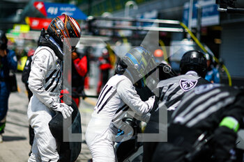 2022-07-09 - 94 DUVAL Loic (fra),MENEZES Gustavo (bra),ROSSITER James (gbr), Peugeot TotalEnergies Hybrid 9X8 Hypercar, action pitstop during the 6 Hours of Monza 2022, 4th round of the 2022 FIA World Endurance Championship on the Autodromo Nazionale di Monza from July 8 to 10, 2022 in Monza, Italy - AUTO - FIA WEC - 6 HOURS OF MONZA 2022 - ENDURANCE - MOTORS