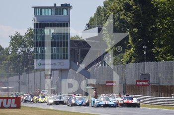 2022-07-10 - 708 PLA Olivier (fra), DUMAS Romain (fra), BRISCOE Ryan (usa), Glickenhaus Racing, Glickenhaus 007 LMH, action, 08 BUEMI Sébastien (swi), HARTLEY Brendon (nzl), HIRAKAWA Ryo (jpn), Toyota Gazoo Racing, Toyota GR010 - Hybrid, action, 36 NEGRAO André (bra), LAPIERRE Nicolas (fra), VAXIVIERE Matthieu (fra), Alpine Elf Team, Alpine A480 - Gibson, action, start of the race, depart,, during the 6 Hours of Monza 2022, 4th round of the 2022 FIA World Endurance Championship on the Autodromo Nazionale di Monza from July 8 to 10, 2022 in Monza, Italy - AUTO - FIA WEC - 6 HOURS OF MONZA 2022 - ENDURANCE - MOTORS