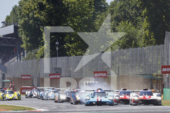 2022-07-10 - 708 PLA Olivier (fra), DUMAS Romain (fra), BRISCOE Ryan (usa), Glickenhaus Racing, Glickenhaus 007 LMH, action, 08 BUEMI Sébastien (swi), HARTLEY Brendon (nzl), HIRAKAWA Ryo (jpn), Toyota Gazoo Racing, Toyota GR010 - Hybrid, action, 36 NEGRAO André (bra), LAPIERRE Nicolas (fra), VAXIVIERE Matthieu (fra), Alpine Elf Team, Alpine A480 - Gibson, action, start of the race, depart,, during the 6 Hours of Monza 2022, 4th round of the 2022 FIA World Endurance Championship on the Autodromo Nazionale di Monza from July 8 to 10, 2022 in Monza, Italy - AUTO - FIA WEC - 6 HOURS OF MONZA 2022 - ENDURANCE - MOTORS