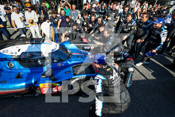 2022-07-10 - 36 NEGRAO André (bra), LAPIERRE Nicolas (fra), VAXIVIERE Matthieu (fra), Alpine Elf Team, Alpine A480 - Gibson, celebrating victory with the team during the 6 Hours of Monza 2022, 4th round of the 2022 FIA World Endurance Championship on the Autodromo Nazionale di Monza from July 8 to 10, 2022 in Monza, Italy - AUTO - FIA WEC - 6 HOURS OF MONZA 2022 - ENDURANCE - MOTORS