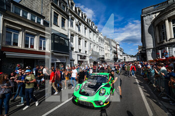 2022-07-27 - 54 Dinamic Motorsport, Porsche 911 GT3-R of Klaus BACHLER, Come LEDOGAR, Matteo CAIROLI, Parade in Spa city, during the TotalEnergies 24 hours of Spa 2022, 7th round of the 2022 Fanatec GT World Challenge Europe Powered by AWS, from July 27 to 31, 2021 on the Circuit de Spa-Francorchamps, in Stavelot, Belgium - AUTO - 24 HOURS OF SPA 2022 - ENDURANCE - MOTORS
