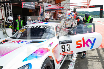 2022-07-28 - 93 SKY - Tempesta Racing, Mercedes-AMG GT3 of Jonathan HUI, Christopher FROGGATT, Eddie CHEEVER, Loris SPINELLI, in pitstop action during the TotalEnergies 24 hours of Spa 2022, 7th round of the 2022 Fanatec GT World Challenge Europe Powered by AWS, from July 27 to 31, 2021 on the Circuit de Spa-Francorchamps, in Stavelot, Belgium - AUTO - 24 HOURS OF SPA 2022 - ENDURANCE - MOTORS