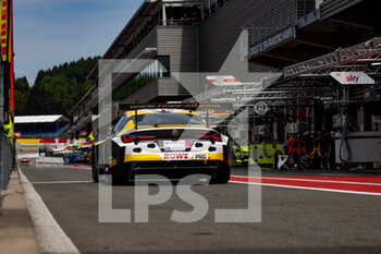 2022-07-28 - 98 Rowe Racing, BMW M4 GT3 of Augusto FARFUS, Nicholas YELLOLY, Nicky CATSBURG, in action pitlane, during the TotalEnergies 24 hours of Spa 2022, 7th round of the 2022 Fanatec GT World Challenge Europe Powered by AWS, from July 27 to 31, 2021 on the Circuit de Spa-Francorchamps, in Stavelot, Belgium - AUTO - 24 HOURS OF SPA 2022 - ENDURANCE - MOTORS
