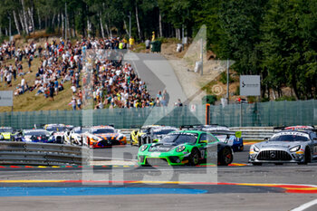 2022-07-30 - 54 Dinamic Motorsport, Porsche 911 GT3-R of Klaus BACHLER, Come LEDOGAR, Matteo CAIROLI, start of the race, depart, in action during the TotalEnergies 24 hours of Spa 2022, 7th round of the 2022 Fanatec GT World Challenge Europe Powered by AWS, from July 27 to 31, 2021 on the Circuit de Spa-Francorchamps, in Stavelot, Belgium - AUTO - 24 HOURS OF SPA 2022 - ENDURANCE - MOTORS