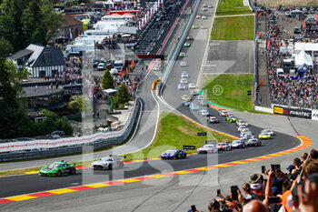 2022-07-30 - Start of the race: 54 Dinamic Motorsport, Porsche 911 GT3-R of Klaus BACHLER, Come LEDOGAR, Matteo CAIROLI, 88 AMG Team AKKODIS ASP, Mercedes-AMG GT3 of Raffaele MARCIELLO, Daniel JUNCADELLA, Jules GOUNON, in action during the TotalEnergies 24 hours of Spa 2022, 7th round of the 2022 Fanatec GT World Challenge Europe Powered by AWS, from July 27 to 31, 2021 on the Circuit de Spa-Francorchamps, in Stavelot, Belgium - AUTO - 24 HOURS OF SPA 2022 - ENDURANCE - MOTORS